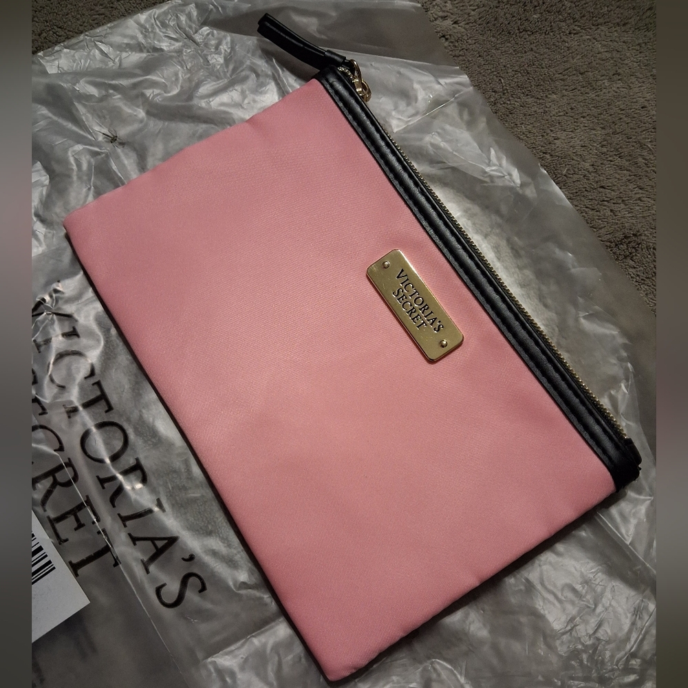 Victoria's Secret Makeup Pouch Gift Pink Zip NWT